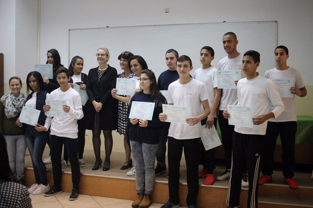 بالصور: السفيرة الفرنسية في البلاد تزور مدرسة الفرير بمدينة يافا 